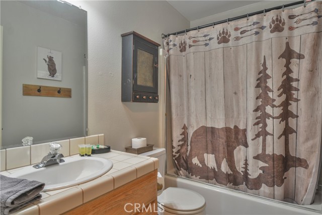 Detail Gallery Image 16 of 22 For 735 E Victoria Ct, Lake Arrowhead,  CA 92352 - 2 Beds | 1/1 Baths