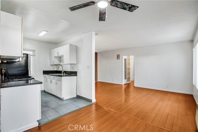 Detail Gallery Image 6 of 17 For 6643 De Longpre #5,  Los Angeles,  CA 90028 - 2 Beds | 2 Baths