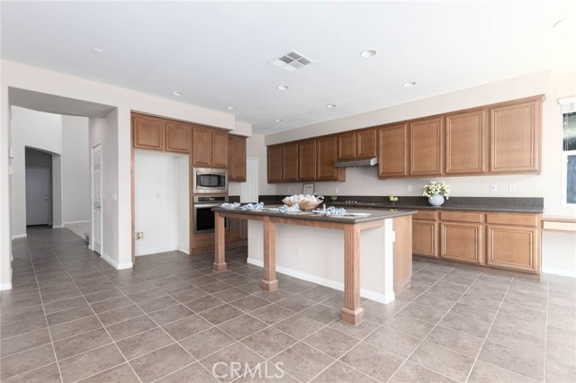 30315 Laruns Street, Murrieta CA: https://media.crmls.org/medias/fb8f3092-baae-4be6-8c4b-9af3dec2d6a1.jpg