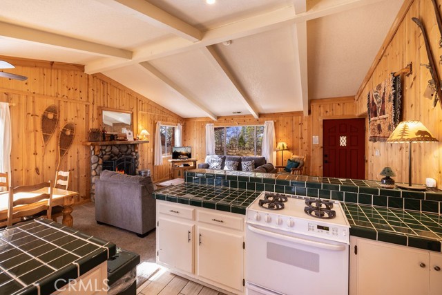 Detail Gallery Image 9 of 34 For 1750 Angels Camp Rd, Big Bear City,  CA 92314 - 3 Beds | 2 Baths