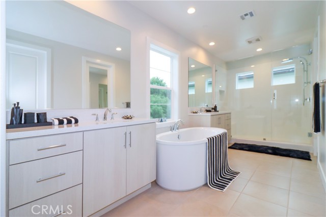 390 Riverbend, Lake Forest CA: https://media.crmls.org/medias/fb907057-8055-4c8e-be0b-8c954aa856a9.jpg