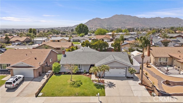 11449 Morning Star Lane, Moreno Valley CA: https://media.crmls.org/medias/fb90ffd2-ef83-414f-97fa-11abbbc82330.jpg
