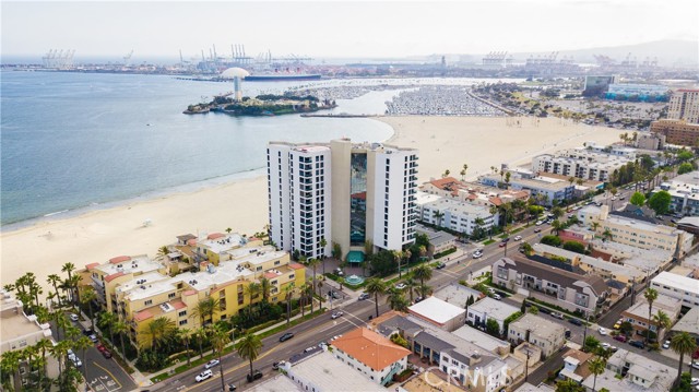 1310 E Ocean Boulevard, Long Beach CA: https://media.crmls.org/medias/fb9272d9-e9b3-4c6e-94cd-6f436bc74b5d.jpg