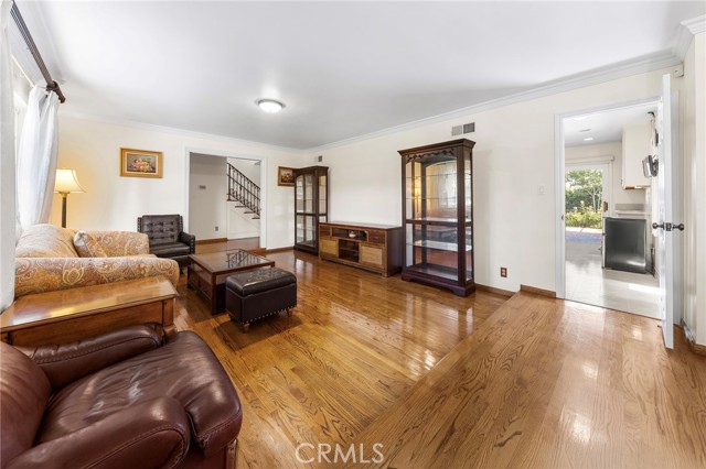 300 W Wistaria Avenue, Arcadia CA: https://media.crmls.org/medias/fb92fce9-d3bc-483e-9835-f828c555b935.jpg