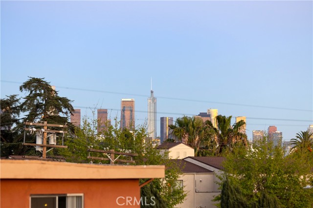 922 N Ridgewood Pl, Los Angeles CA: https://media.crmls.org/medias/fb933af4-196e-4c57-ae35-6648c46e5c0c.jpg