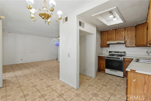 Detail Gallery Image 12 of 36 For 1197 E 9th St #4,  Pomona,  CA 91766 - 3 Beds | 2 Baths