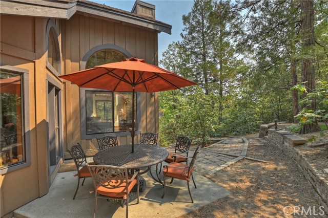 Detail Gallery Image 14 of 53 For 27336 Alpen Dr, Lake Arrowhead,  CA 92352 - 4 Beds | 4/1 Baths