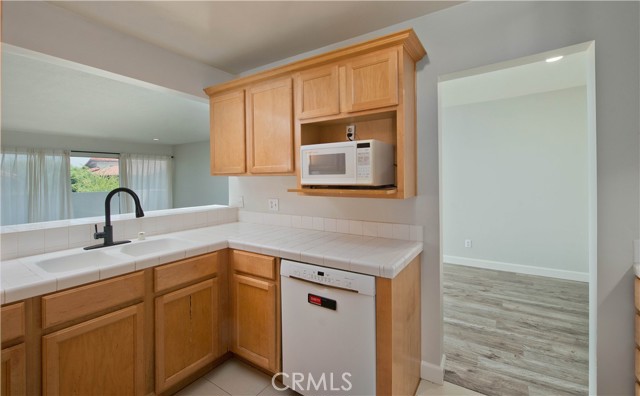 5454 Zelzah Avenue, Encino CA: https://media.crmls.org/medias/fb93d8a8-7c6b-41cb-b2cf-990d4142e629.jpg