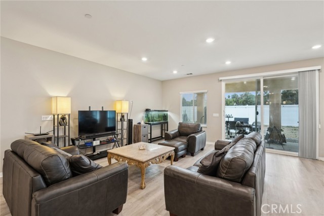 Detail Gallery Image 2 of 16 For 128 Chumash Cove, Perris,  CA 92570 - 5 Beds | 3 Baths