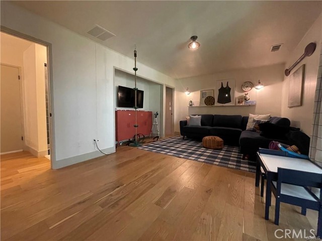 938 Balfrin Drive, Crestline CA: https://media.crmls.org/medias/fb94965e-a910-4586-8012-66504b275b5d.jpg