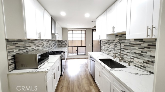 Detail Gallery Image 13 of 33 For 580 N Brea Bld #31,  Brea,  CA 92821 - 2 Beds | 2 Baths