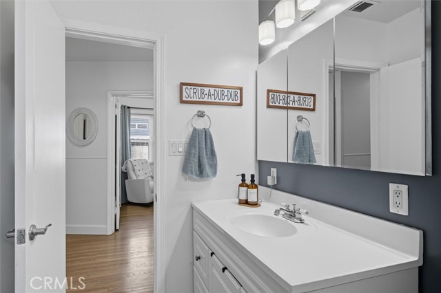 Detail Gallery Image 32 of 44 For 5030 W 130th, Hawthorne,  CA 90250 - 4 Beds | 2 Baths