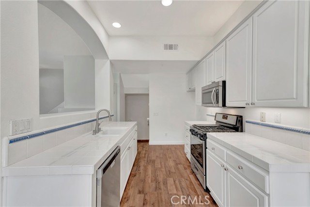 2871 Player Lane, Tustin CA: https://media.crmls.org/medias/fb983ed8-5cce-415e-9372-09282c8f0b57.jpg