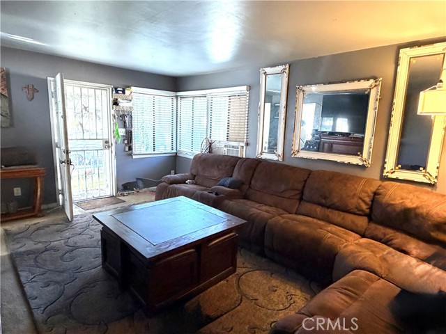 5846 Gardenia, Long Beach CA: https://media.crmls.org/medias/fb98c0db-503f-4f3d-939e-d95cd2f60b86.jpg