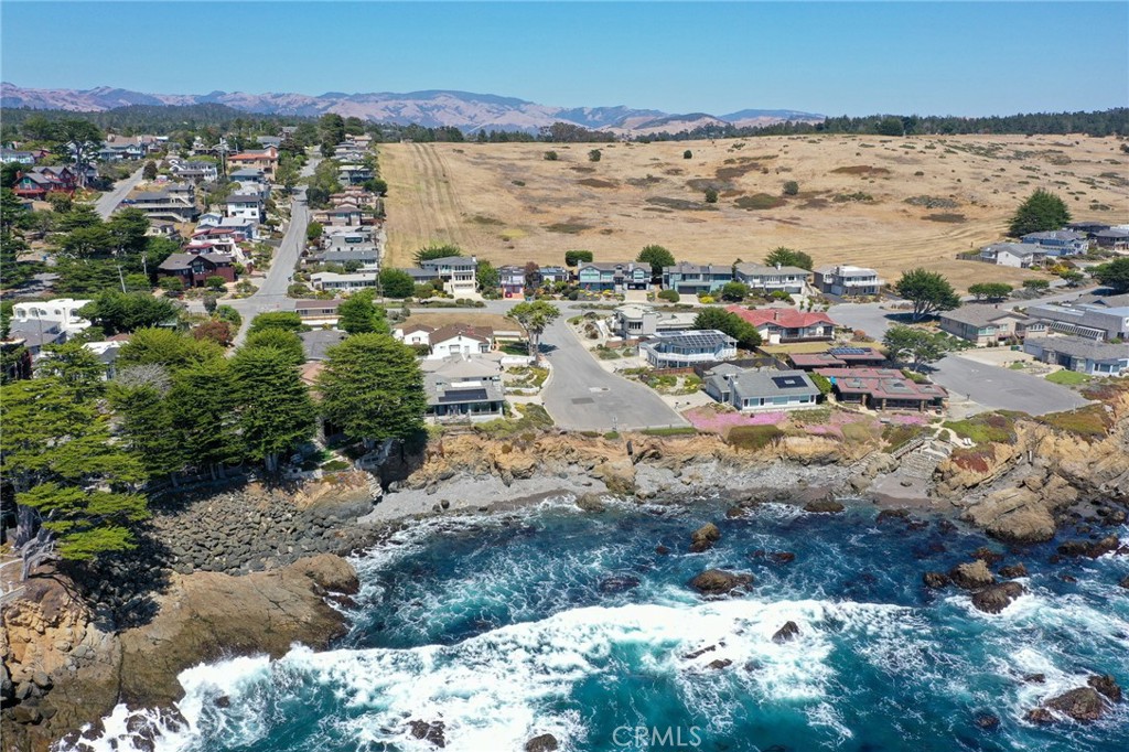 https://media.crmls.org/medias/fb9973c7-4006-44b2-8e80-7663694087a2.jpg?preset=X-Large