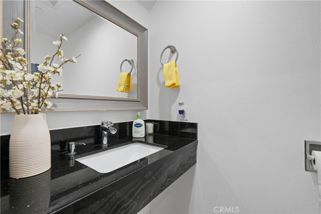 https://media.crmls.org/medias/fb9a2aa1-4898-4b0d-b9d0-cea32d3bc550.jpg?preset=X-Large
