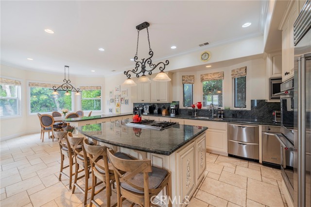 Detail Gallery Image 16 of 52 For 880 11th, Manhattan Beach,  CA 90266 - 5 Beds | 5 Baths