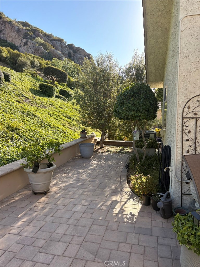 https://media.crmls.org/medias/fb9e136d-f572-490a-81e5-0d406dac7571.jpg?preset=X-Large