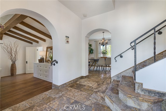 516 E Stocker Street, Glendale CA: https://media.crmls.org/medias/fb9e62da-e39a-485b-a594-fe1fd3b24197.jpg