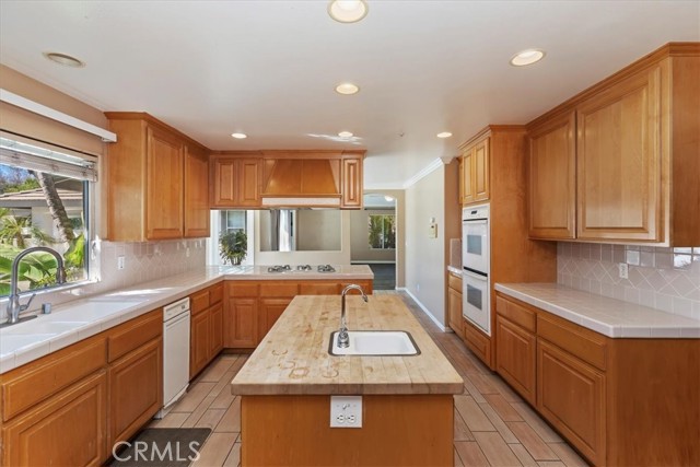 Detail Gallery Image 35 of 70 For 1042 Coronet, Riverside,  CA 92506 - 4 Beds | 4/1 Baths