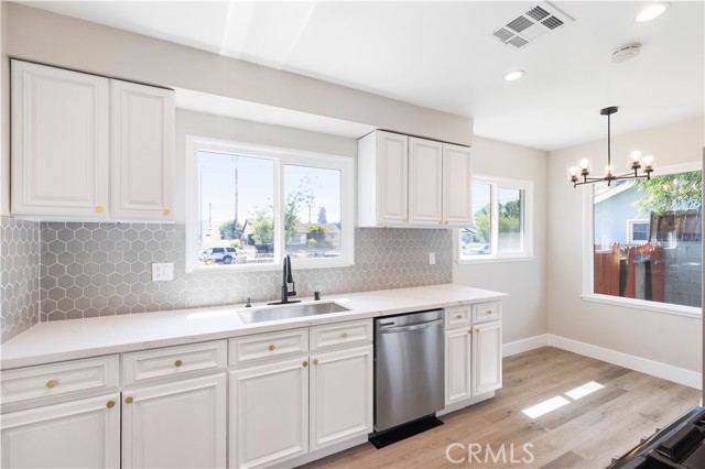 Detail Gallery Image 7 of 16 For 7733 Mason, Winnetka,  CA 91306 - 3 Beds | 2 Baths