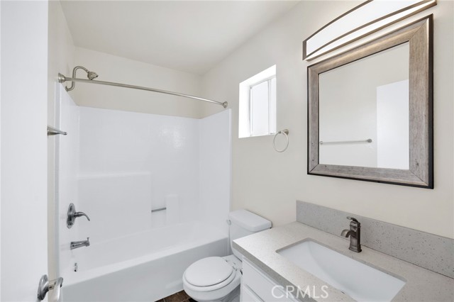 Detail Gallery Image 10 of 14 For 4406 Cahuenga Bld #205,  Toluca Lake,  CA 91602 - 2 Beds | 2 Baths