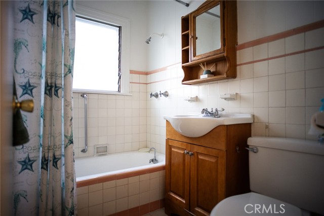 Detail Gallery Image 13 of 24 For 3728 Roderick Rd, Los Angeles,  CA 90065 - 3 Beds | 2 Baths