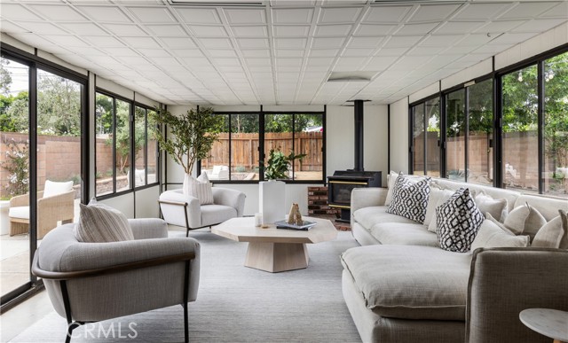 273 Albert Place, Costa Mesa CA: https://media.crmls.org/medias/fba1c1f6-57dc-4f8d-9616-d3ec79b37651.jpg