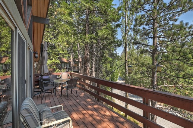 Detail Gallery Image 10 of 50 For 27380 Oakwood Dr, Lake Arrowhead,  CA 92352 - 3 Beds | 3 Baths