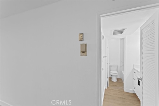 5403 Newcastle Avenue, Encino CA: https://media.crmls.org/medias/fba392bf-589e-49be-abe3-5a018bd6bd99.jpg