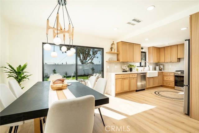 Detail Gallery Image 11 of 36 For 8342 Friesland Dr, Huntington Beach,  CA 92647 - 3 Beds | 2 Baths