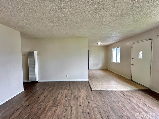 Detail Gallery Image 6 of 18 For 3345 N Miami Ave, Fresno,  CA 93727 - 3 Beds | 1 Baths