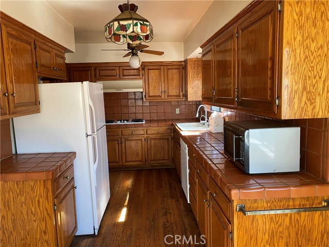 18219 Rayen Street, Northridge CA: https://media.crmls.org/medias/fba50188-4a9e-4226-a137-e59812480b96.jpg