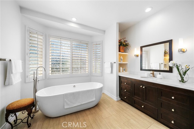 632 Hartwell Court, Altadena CA: https://media.crmls.org/medias/fba525a3-9596-4ca2-ac66-4ee0595ae675.jpg