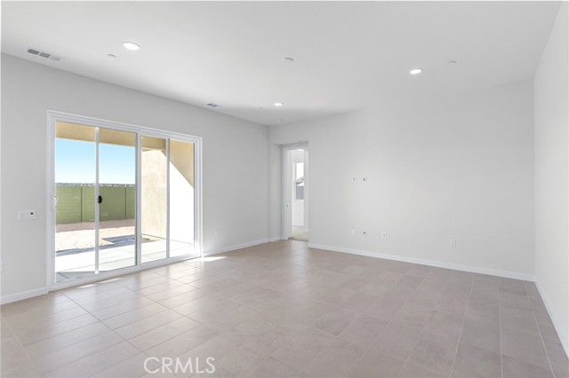 Detail Gallery Image 4 of 4 For 6318 Rainy Pass, Hesperia,  CA 92345 - 3 Beds | 2/1 Baths