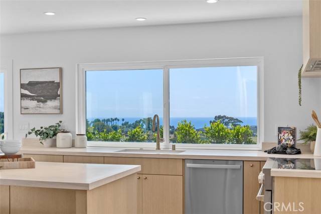 317 Calle Familia, San Clemente CA: https://media.crmls.org/medias/fba631da-d5f7-4f73-b60c-b2dd02b50cdd.jpg