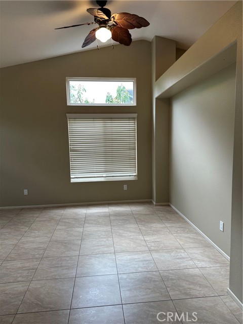 2165 Harris Street, Colton CA: https://media.crmls.org/medias/fba7c275-1af7-424c-b19d-bf93dbac3fb1.jpg