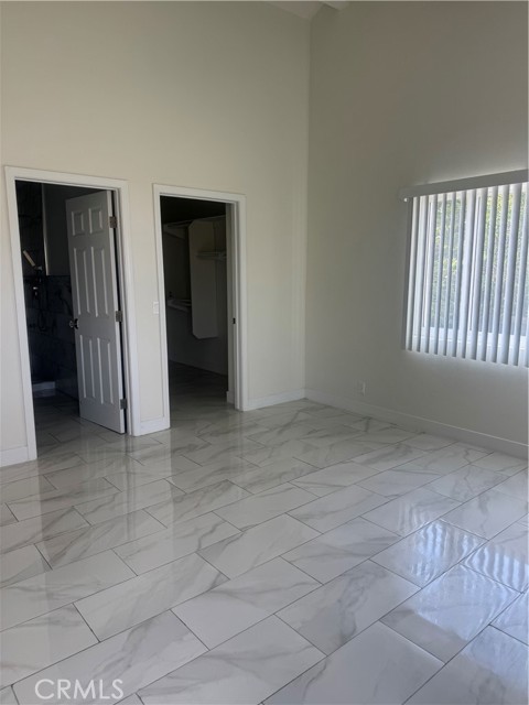 Detail Gallery Image 14 of 31 For 7127 White Oak, Reseda,  CA 91335 - 4 Beds | 3 Baths