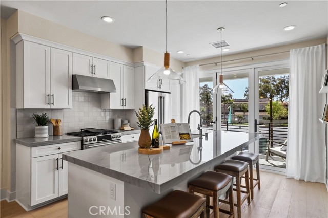 19071 Main Street, Huntington Beach CA: https://media.crmls.org/medias/fba81bc3-f593-4f3c-814a-ecb45629b697.jpg