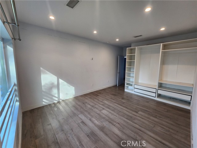 Detail Gallery Image 23 of 29 For 6848 Encino, Encino,  CA 91406 - 3 Beds | 3 Baths