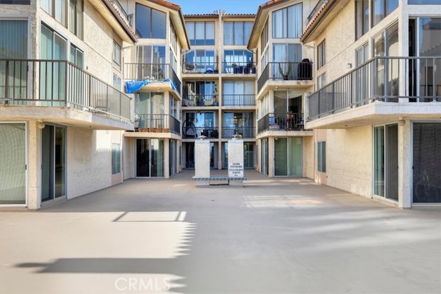 555 Esplanade, Redondo Beach, California 90277, 2 Bedrooms Bedrooms, ,2 BathroomsBathrooms,Residential,Sold,Esplanade,SB23223836