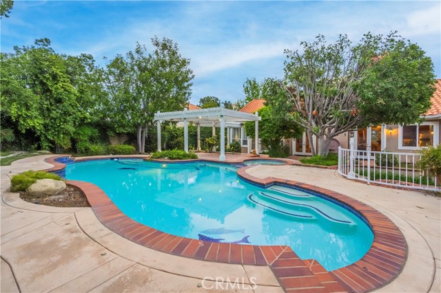 369 Ashbury Lane, Upland CA: https://media.crmls.org/medias/fbaafa5b-4380-468c-b0ae-c35b048ee0e3.jpg