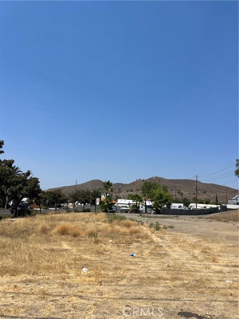 402 N Main Street, Lake Elsinore CA: https://media.crmls.org/medias/fbaced05-b1b8-4725-ba09-a9c5f133ec29.jpg