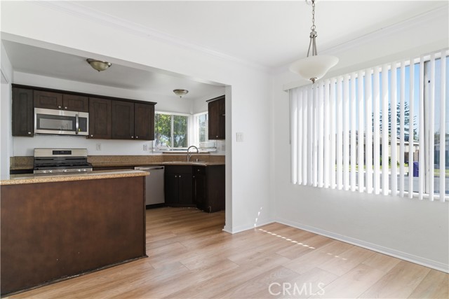 Detail Gallery Image 5 of 32 For 127 W Zane St, Long Beach,  CA 90805 - 3 Beds | 2 Baths