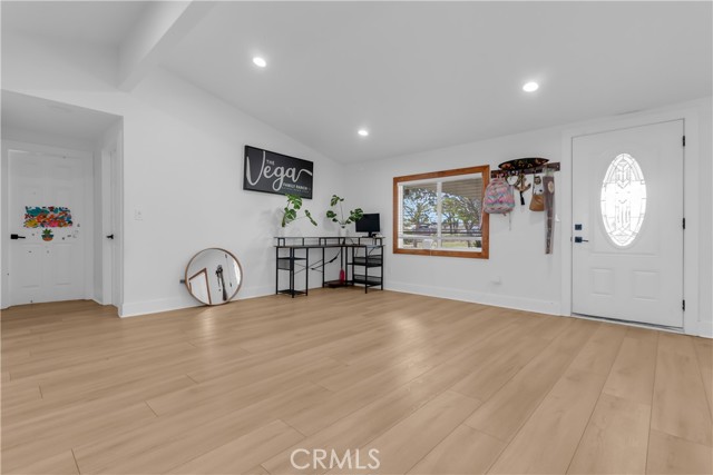 Detail Gallery Image 8 of 51 For 9888 Trinity, Oak Hills,  CA 92344 - 6 Beds | 2 Baths