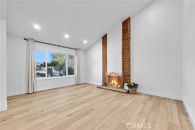 Detail Gallery Image 4 of 29 For 209 S Empire St, Anaheim,  CA 92804 - 3 Beds | 2 Baths