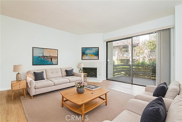 5711 Owensmouth Avenue, Woodland Hills CA: https://media.crmls.org/medias/fbada63e-7964-4d41-8c42-4d7cbf798d58.jpg