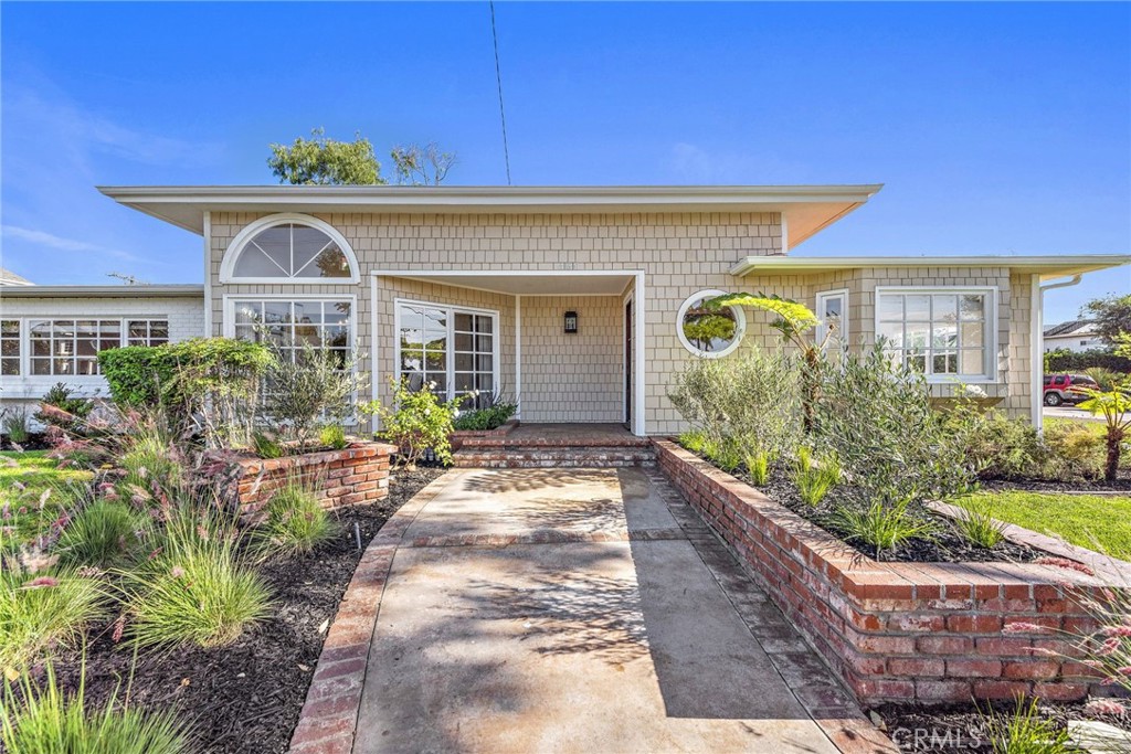 450 Santa Ana Avenue, Newport Beach, CA 92663
