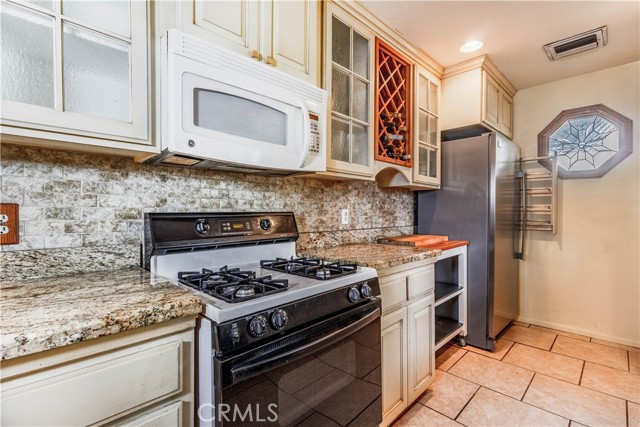 Detail Gallery Image 12 of 45 For 487 Wylerhorn Dr, Crestline,  CA 92325 - 4 Beds | 4 Baths