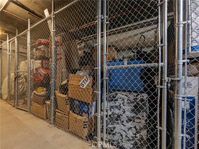 5753 White Oak Avenue, Encino CA: https://media.crmls.org/medias/fbaf9ba8-94af-4281-a240-8791c7ddb314.jpg